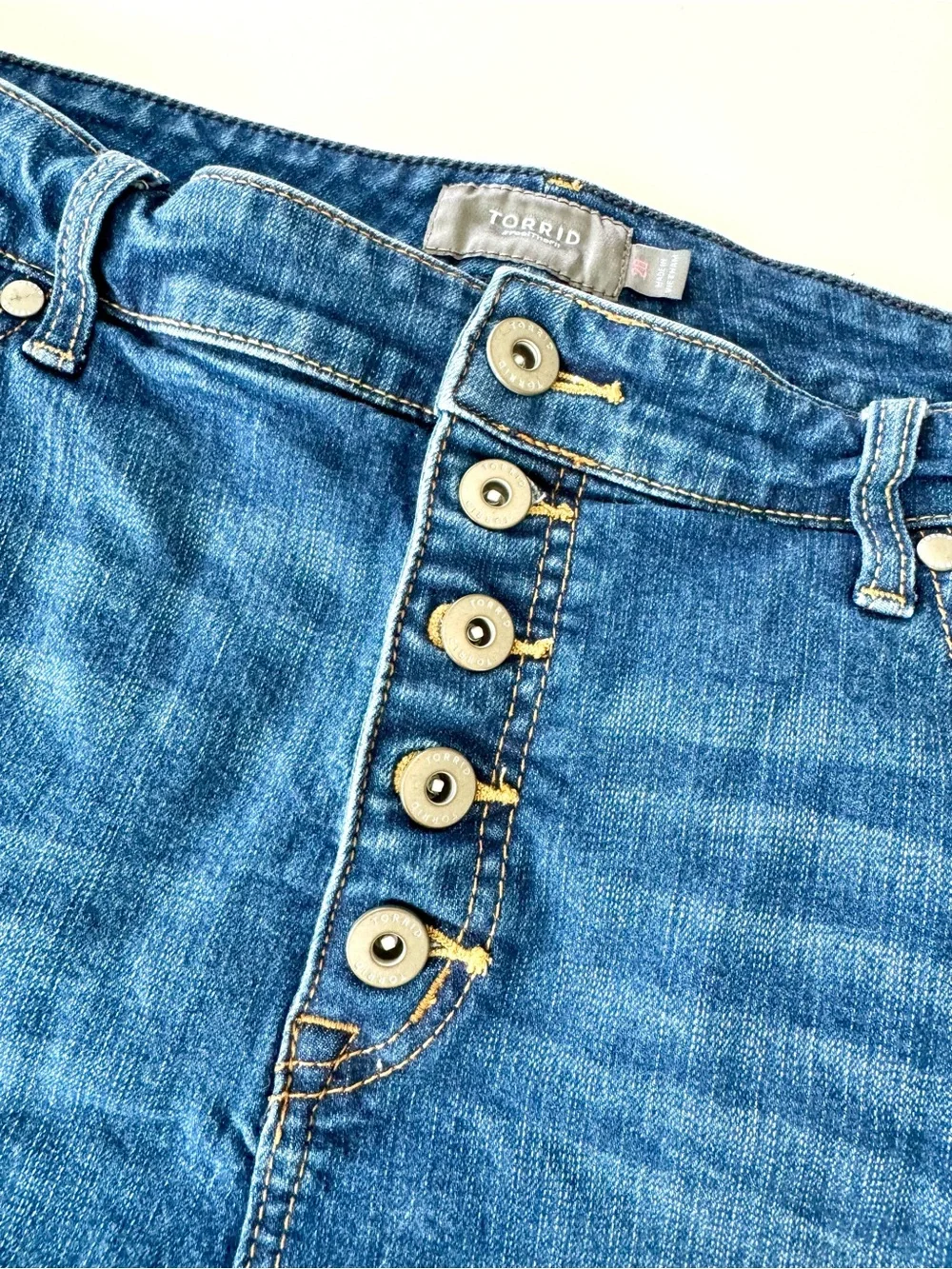 Torrid Button-Front Dark Blue Denim Women’s Plus Shorts Cuffed Hems Size 20